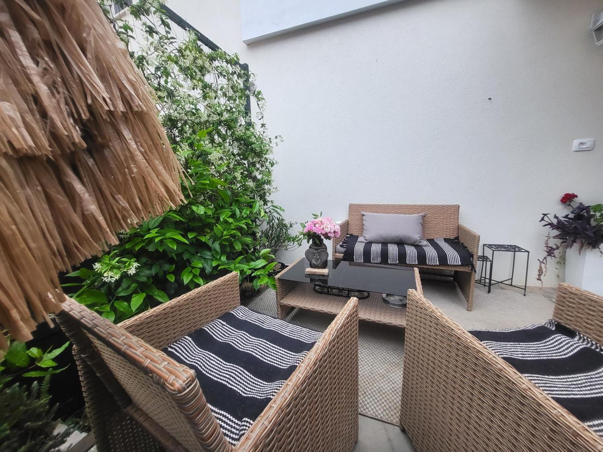 Villa Amore Radini Istrian Romantic Studio With Private Parking And Terrace Brtonigla Exterior foto