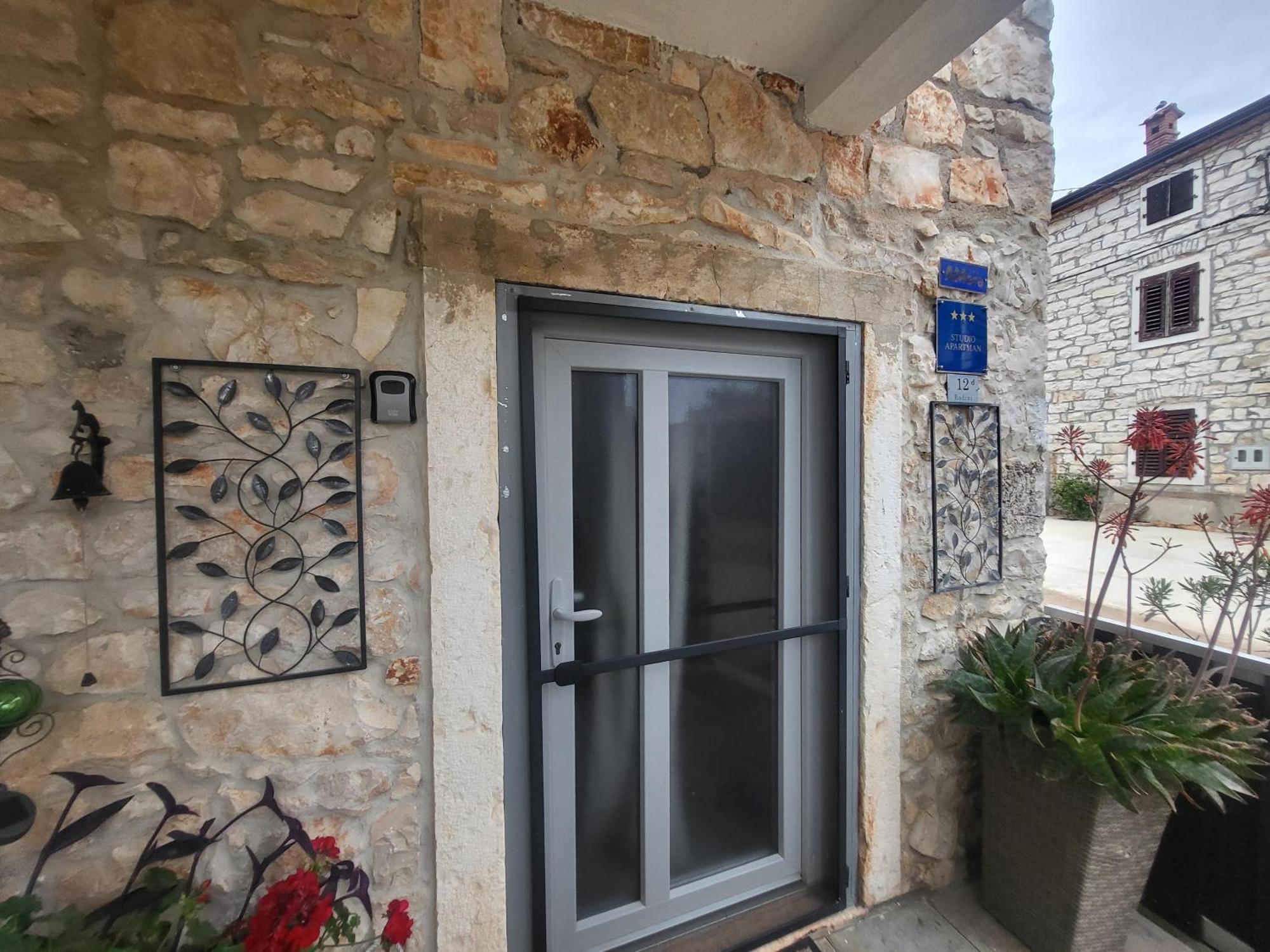 Villa Amore Radini Istrian Romantic Studio With Private Parking And Terrace Brtonigla Exterior foto