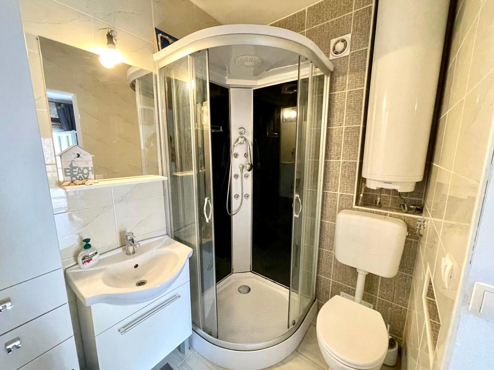 Villa Amore Radini Istrian Romantic Studio With Private Parking And Terrace Brtonigla Exterior foto